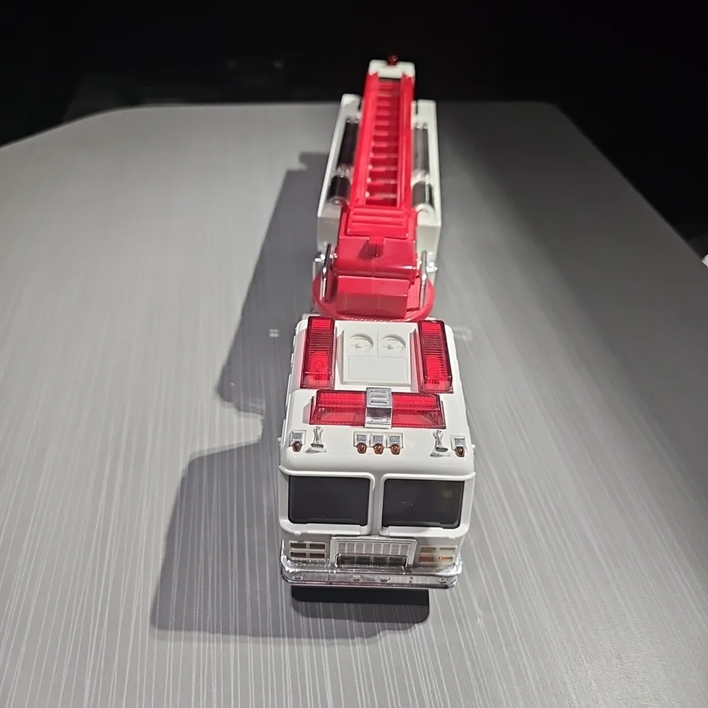 Vintage Y2K 2000 Hess Fire Truck & 1999 Space Shuttle‎ Good PreOwned Condition